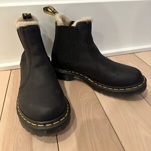 DR MARTENS 2976 WOMEN'S FAUX FUR LINED CHELSEA BOOTS